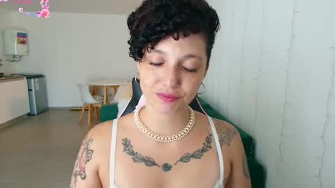 Snapshot of merida__freckles chatting on 02/20/25, 03:41 Miss Freckles online show from 02/20/25, 03:41