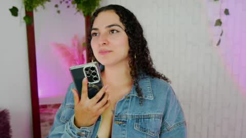 Snapshot of merida_bell18 chatting on 09/27/25, 11:10 Merida Bell online show from 09/27/25, 11:10