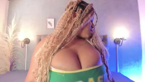 Snapshot of meridalane chatting on 11/25/25, 01:11 meridalane online show from 11/25/25, 01:11