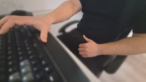 Snapshot of meridian132 chatting on 11/24/25, 10:48 meridian132 online show from 11/24/25, 10:48