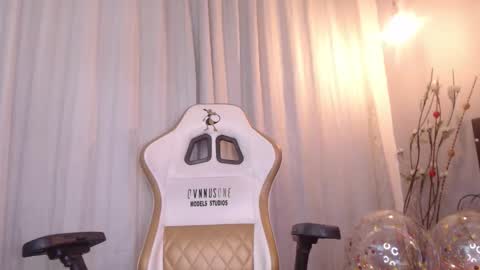 meriiiidaa online show from 10/15/25, 03:50