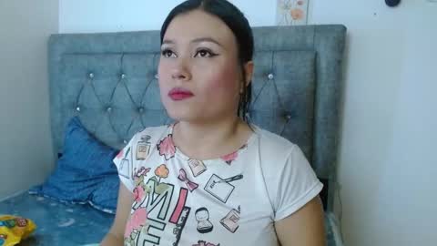 Snapshot of meriilyn_monroe724 chatting on 11/17/25, 02:45 meriilyn_monroe724 online show from 11/17/25, 02:45