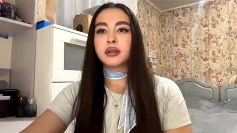 Enni online show from 11/10/25, 04:39