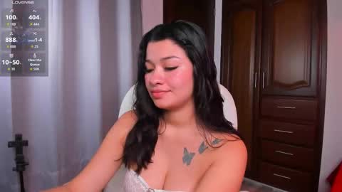 Snapshot of merlia_model chatting on 05/27/26, 03:36 instagram fernandatoloza01 online show from 05/27/26, 03:36