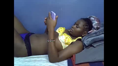 Snapshot of merlin_queen chatting on 11/17/25, 07:19 merlin_queen online show from 11/17/25, 07:19