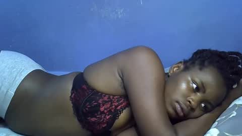 Snapshot of merlin_queen chatting on 11/25/25, 05:35 merlin_queen online show from 11/25/25, 05:35