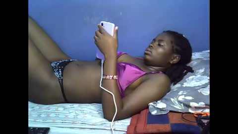 Snapshot of merlin_queen chatting on 11/28/25, 06:43 merlin_queen online show from 11/28/25, 06:43