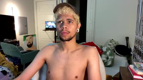 Snapshot of merlinharriss chatting on 02/20/25, 05:07 Merlinz Magic online show from 02/20/25, 05:07