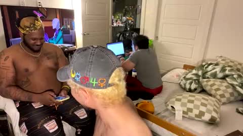 Snapshot of merlinharriss chatting on 02/21/25, 04:51 Merlinz Magic online show from 02/21/25, 04:51