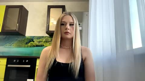 Snapshot of merrileesmoldt chatting on 06/02/26, 01:24 Stefani online show from 06/02/26, 01:24