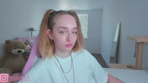 Snapshot of merryl_clark chatting on 06/30/26, 12:39 Sara online show from 06/30/26, 12:39