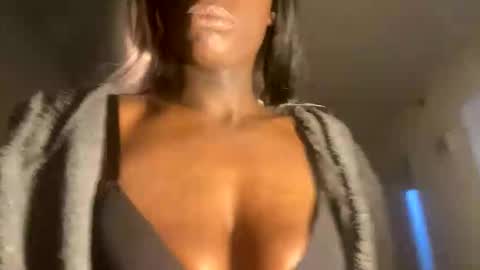 Snapshot of mertonalexis chatting on 05/31/26, 03:58 Alexismerton online show from 05/31/26, 03:58