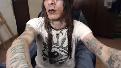 Snapshot of merurial1 chatting on 10/15/25, 01:28 merurial1 online show from 10/15/25, 01:28