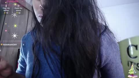 Snapshot of merylintiwg01 chatting on 12/19/24, 03:18 M online show from 12/19/24, 03:18