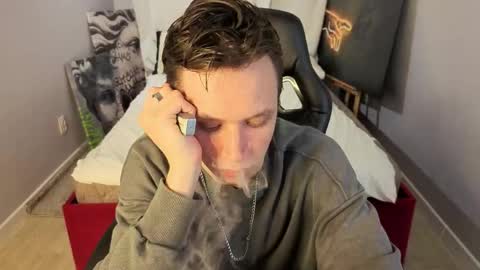 Snapshot of meverik_oushen chatting on 05/19/26, 01:56 MEVERIK OUSHEN online show from 05/19/26, 01:56