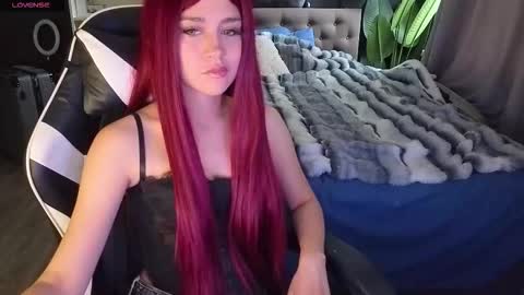 Snapshot of mezzalunaa chatting on 11/27/25, 07:32 vollmond online show from 11/27/25, 07:32