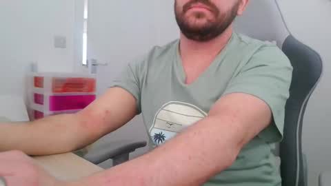 Snapshot of mg_of chatting on 11/27/25, 01:35 mg-of online show from 11/27/25, 01:35