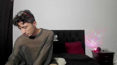 Snapshot of mhatias_ chatting on 10/28/25, 02:37 MATHIAS online show from 10/28/25, 02:37