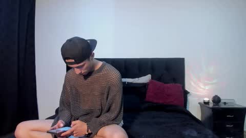 Snapshot of mhatias_ chatting on 10/30/25, 07:54 MATHIAS online show from 10/30/25, 07:54