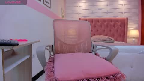 Snapshot of mhellissaw chatting on 09/20/25, 11:44 melissa online show from 09/20/25, 11:44