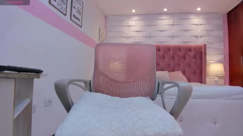 Snapshot of mhellissaw chatting on 10/15/25, 10:59 melissa online show from 10/15/25, 10:59