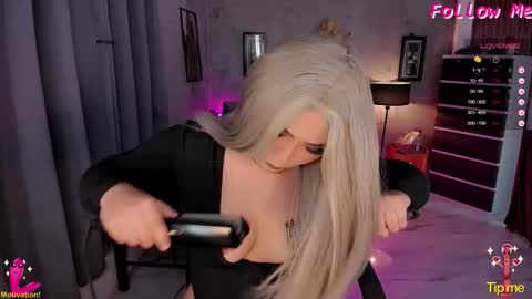 miss devil online show from 11/16/25, 07:58