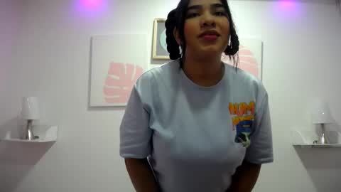 Snapshot of mia18_queen chatting on 12/07/24, 12:24 mia18_queen online show from 12/07/24, 12:24