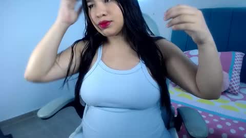 Snapshot of mia18_queen chatting on 12/08/24, 12:19 mia18_queen online show from 12/08/24, 12:19