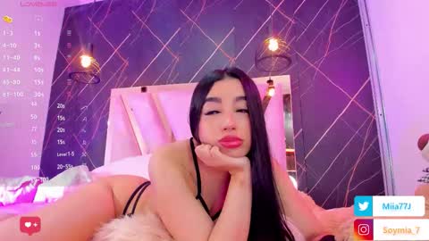 Snapshot of mia77_ chatting on 11/11/25, 03:17 Mia online show from 11/11/25, 03:17