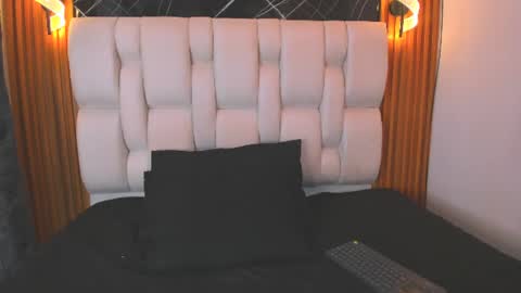 Mia online show from 06/11/26, 02:04