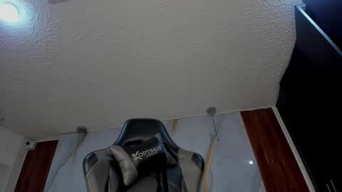 Snapshot of mia_18v chatting on 11/18/25, 06:01 Violett online show from 11/18/25, 06:01