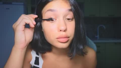 Mia online show from 09/21/25, 08:10