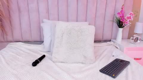 mia__bailey_ online show from 07/15/26, 09:31