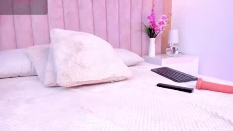 mia__bailey_ online show from 07/21/26, 09:06