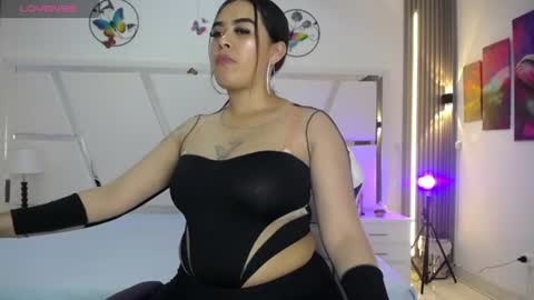Snapshot of mia__kross_ chatting on 06/13/26, 03:32 Mia online show from 06/13/26, 03:32