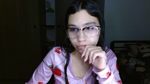 Mia online show from 05/05/26, 01:35