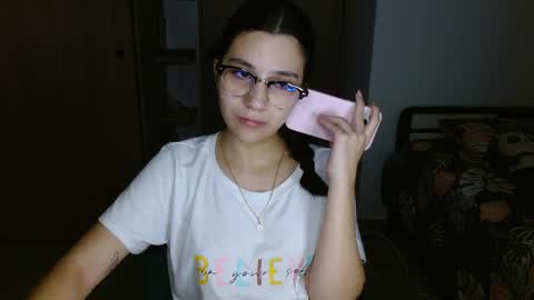 Mia online show from 05/06/26, 04:41