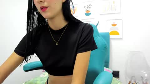 Snapshot of mia__rose18 chatting on 06/11/26, 11:41 mia__rose18 online show from 06/11/26, 11:41