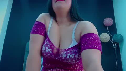 Snapshot of mia__xx1 chatting on 09/20/25, 01:06 C A L L M E M I A online show from 09/20/25, 01:06