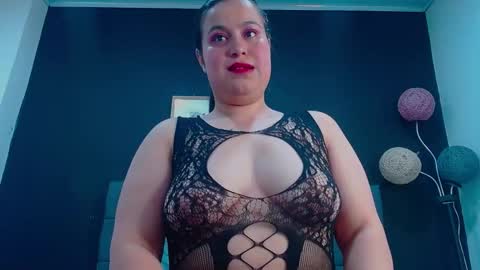 Snapshot of mia__xx1 chatting on 10/30/25, 04:36 C A L L M E M I A online show from 10/30/25, 04:36