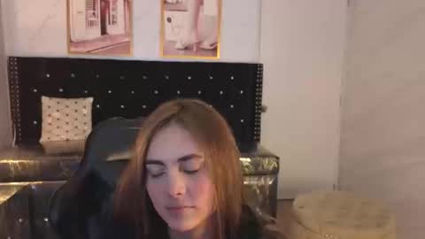 Mia  online show from 09/10/25, 09:59