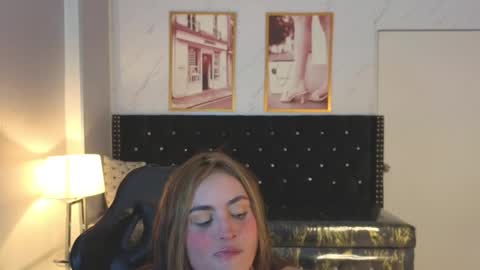 Mia  online show from 09/15/25, 08:53