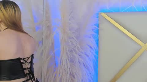 Snapshot of mia_adamss_ chatting on 12/05/24, 02:11 9 am - 4 p 7 am - 1 pm online show from 12/05/24, 02:11