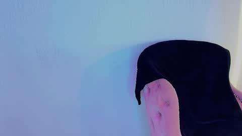 Mia online show from 10/25/25, 05:48