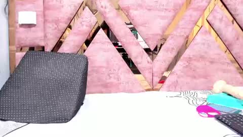 Mia online show from 07/08/26, 11:48