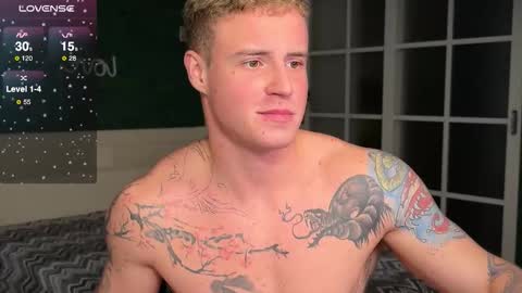 Snapshot of mia_andre chatting on 11/12/25, 08:26 Andre and Mia online show from 11/12/25, 08:26