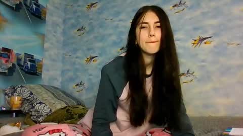 Snapshot of mia_beauti_live chatting on 03/15/26, 05:41 mia_beauti_live online show from 03/15/26, 05:41