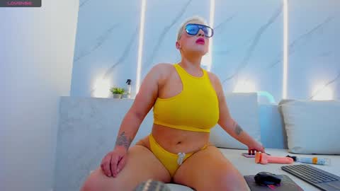 Mia  online show from 01/03/25, 02:40