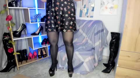 Mia Bellatrix online show from 01/14/25, 09:30