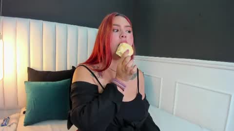 Mia online show from 06/26/26, 04:33